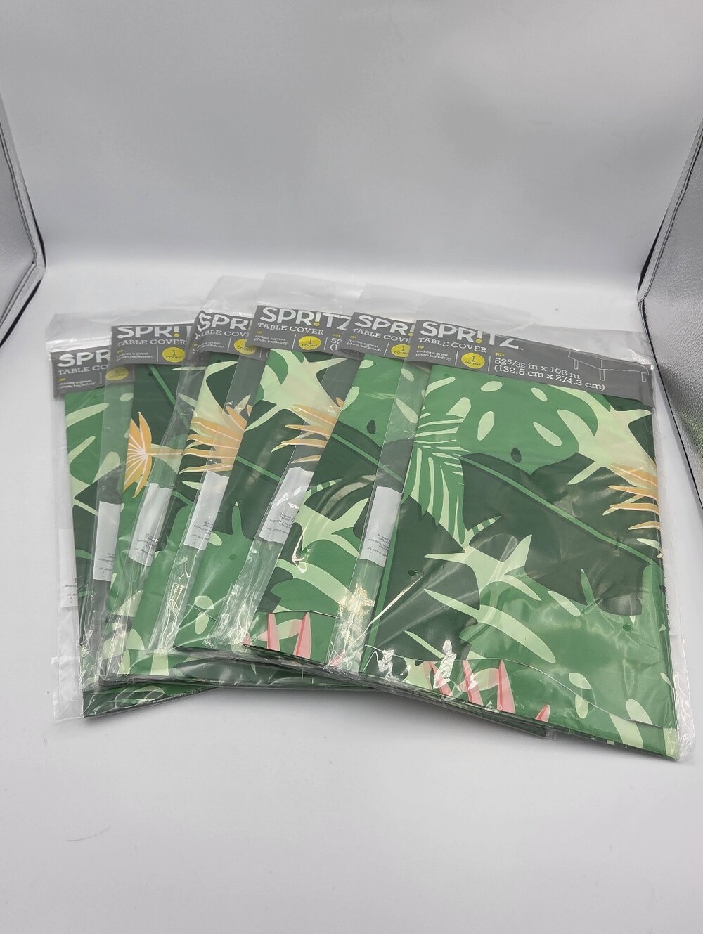 Spritz Tropical Leaf Disposable Table Covers 52 5/32in X 108 In Set Of 6 Nwt